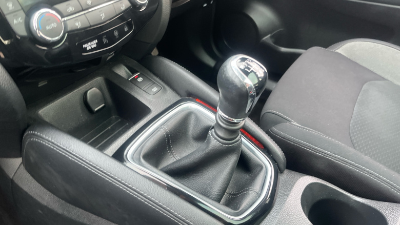 Nissan Qashqai 1.3 DiG-T N-Connecta 5dr Petrol Hatchback